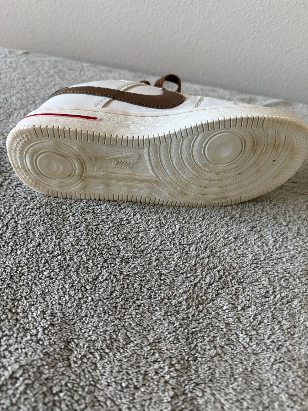 Nike White and Brown Low-Top Sneakers with Red Accent - Picture 7 of 11
